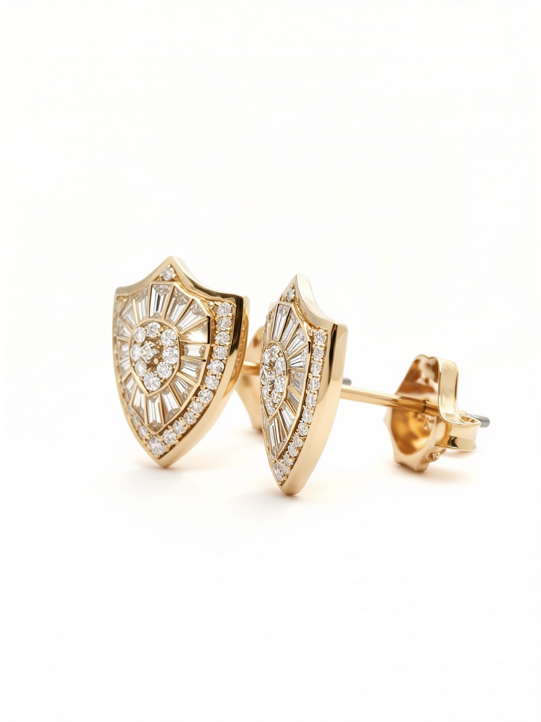 Bouclier Étoilé Stud Earrings
