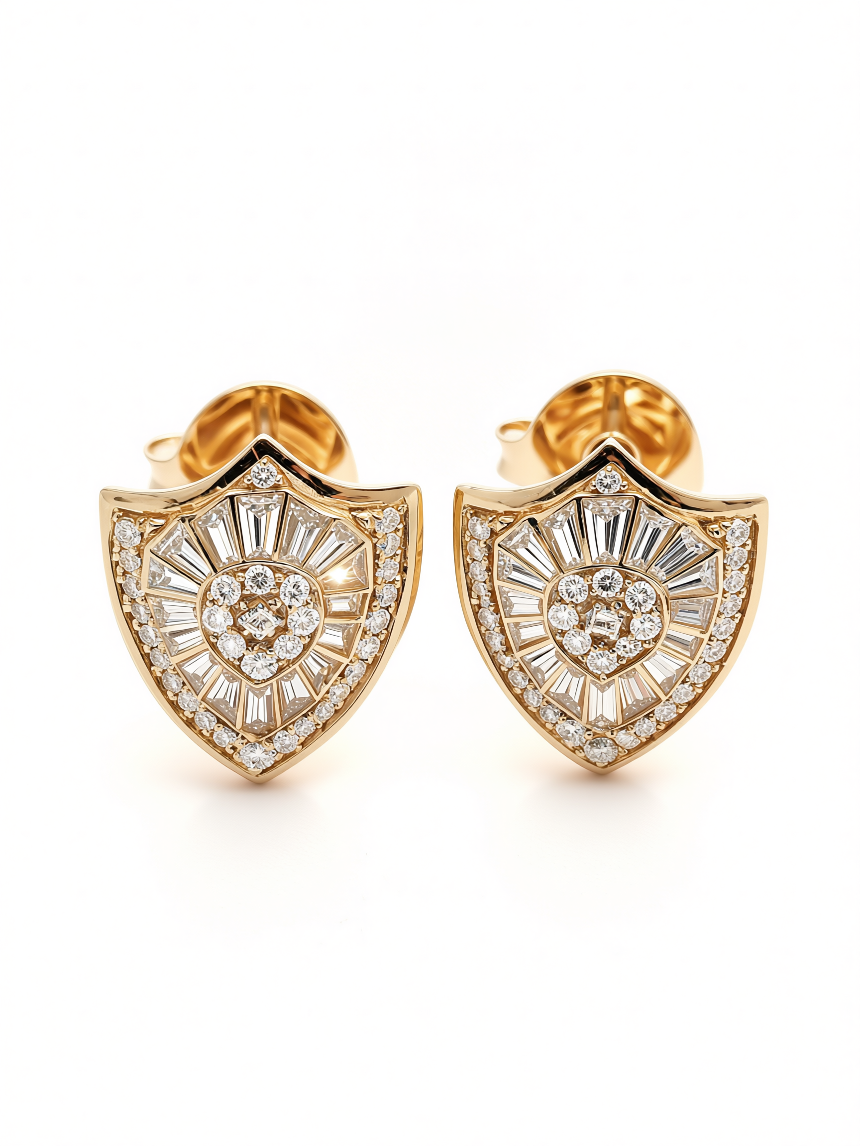 Bouclier Étoilé Stud Earrings