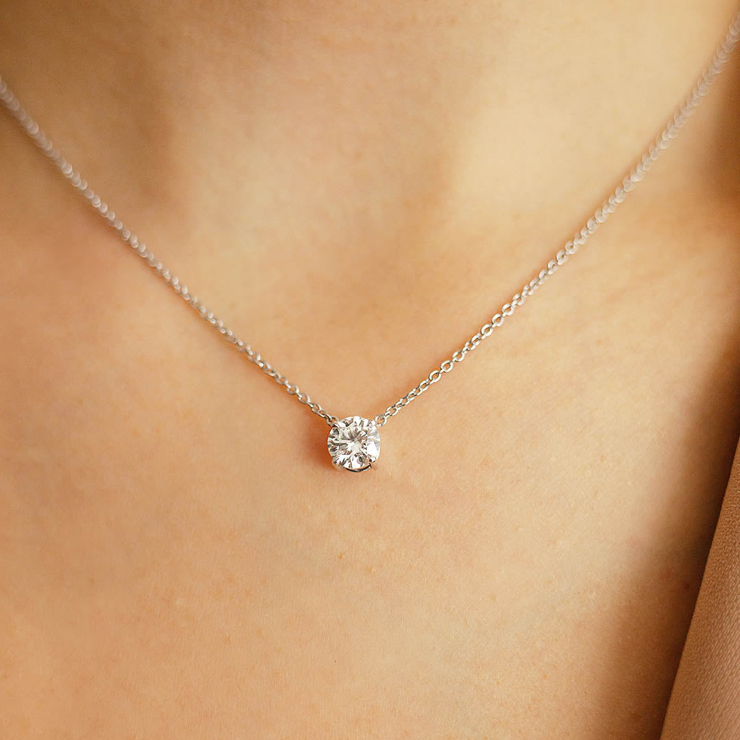 Paula Solitaire Round Pendant