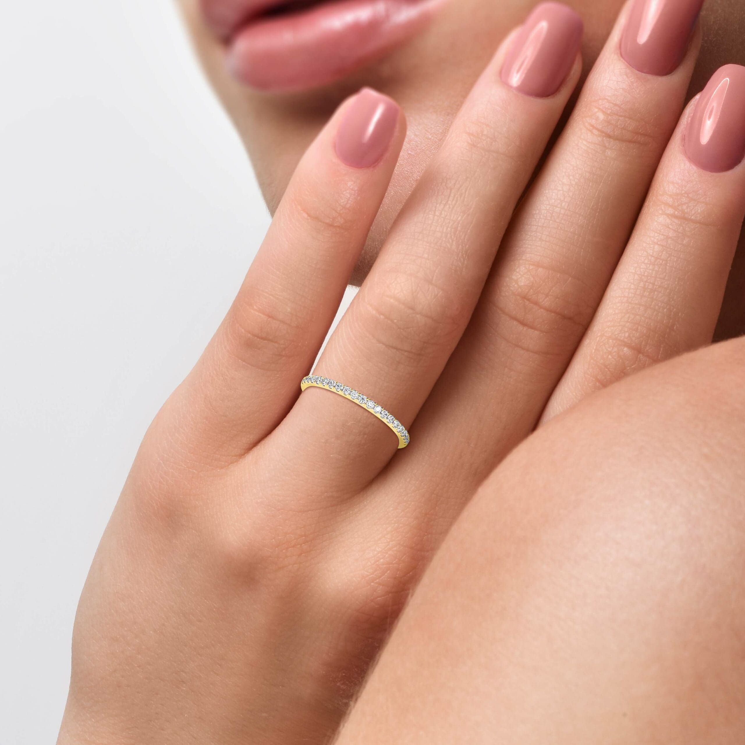 Round Embed Anniversary Ring