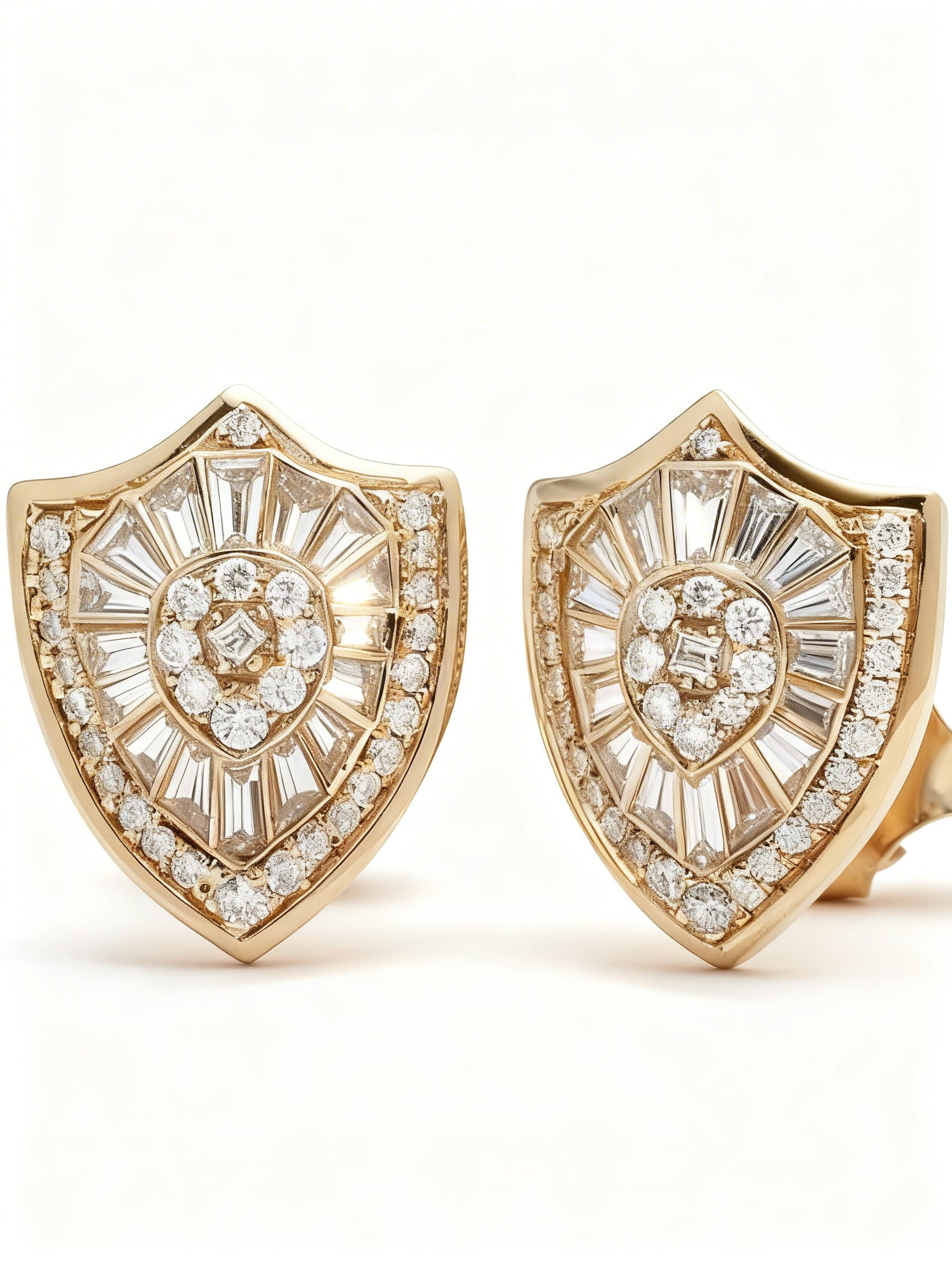 Bouclier Étoilé Stud Earrings