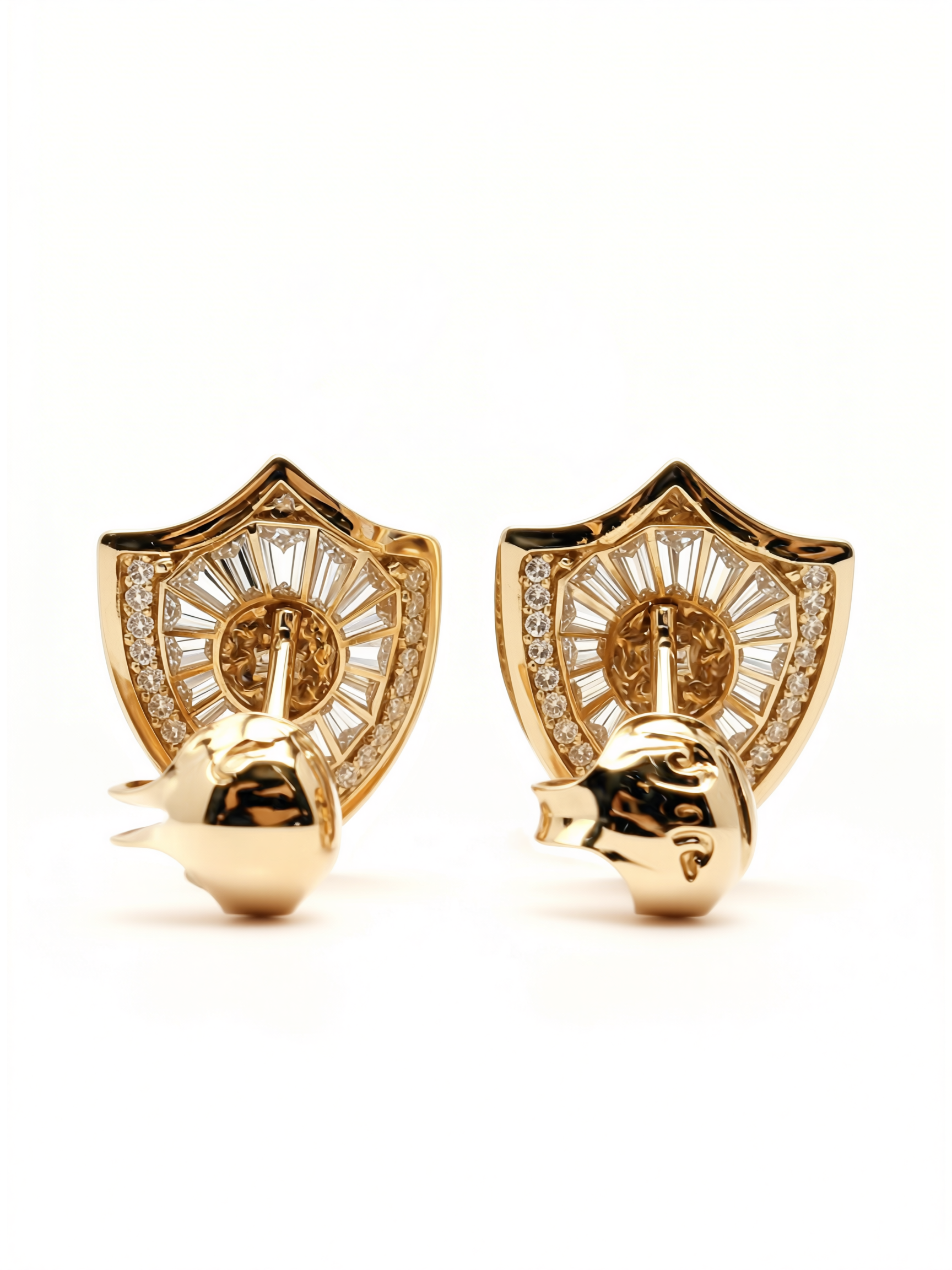 Bouclier Étoilé Stud Earrings