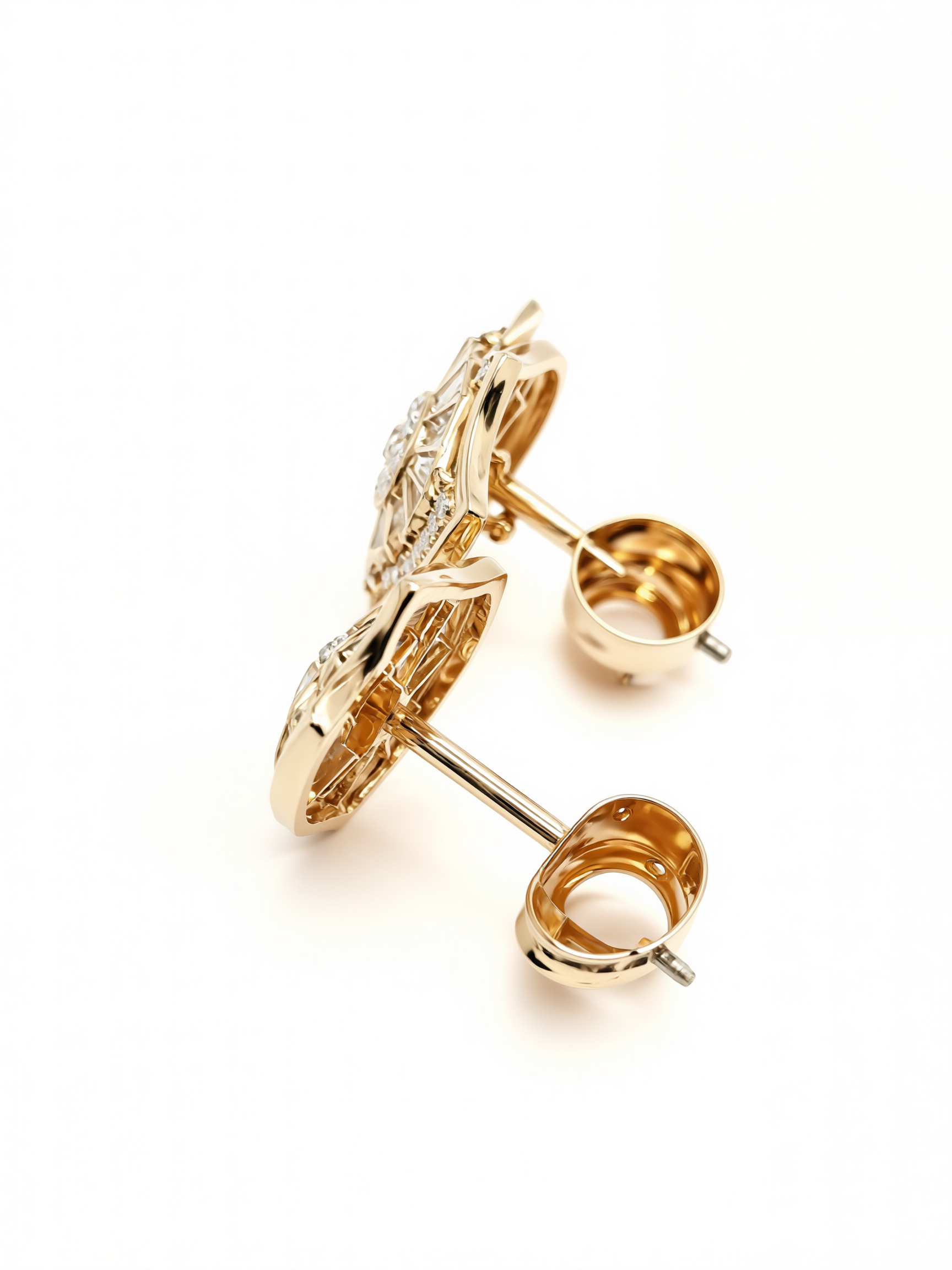 Bouclier Étoilé Stud Earrings