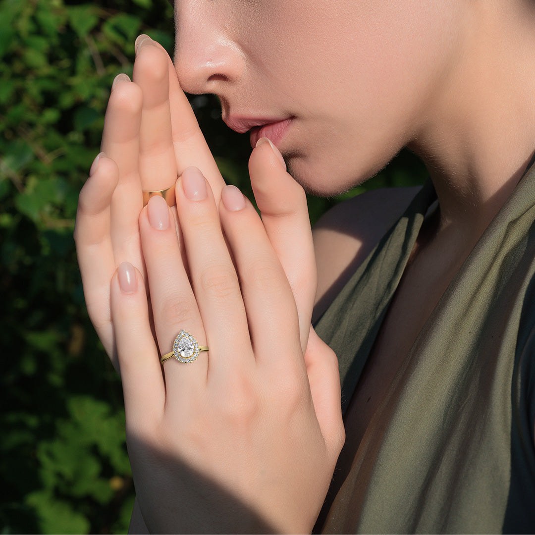 Bague Monica solitaire halo poire