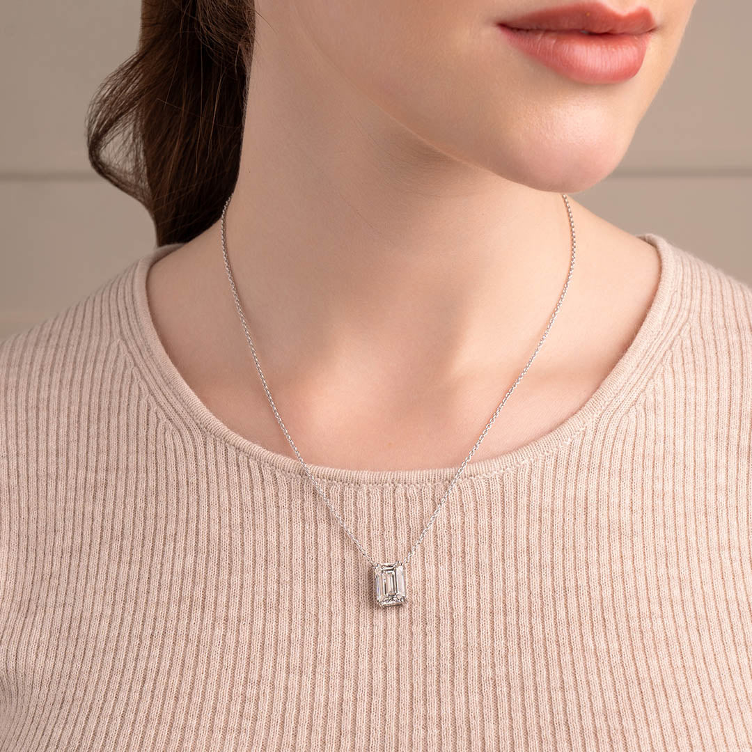 Maria Solitaire Emerald Pendant