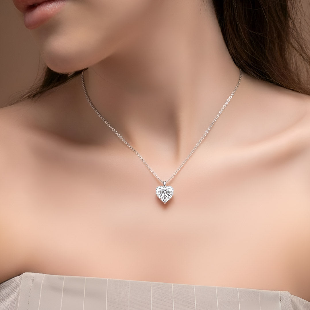 Rosa Solitaire Heart Pendant